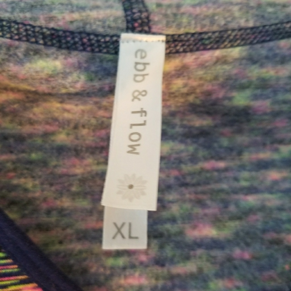 Ebb & Flow pullover - Picture 2 of 4